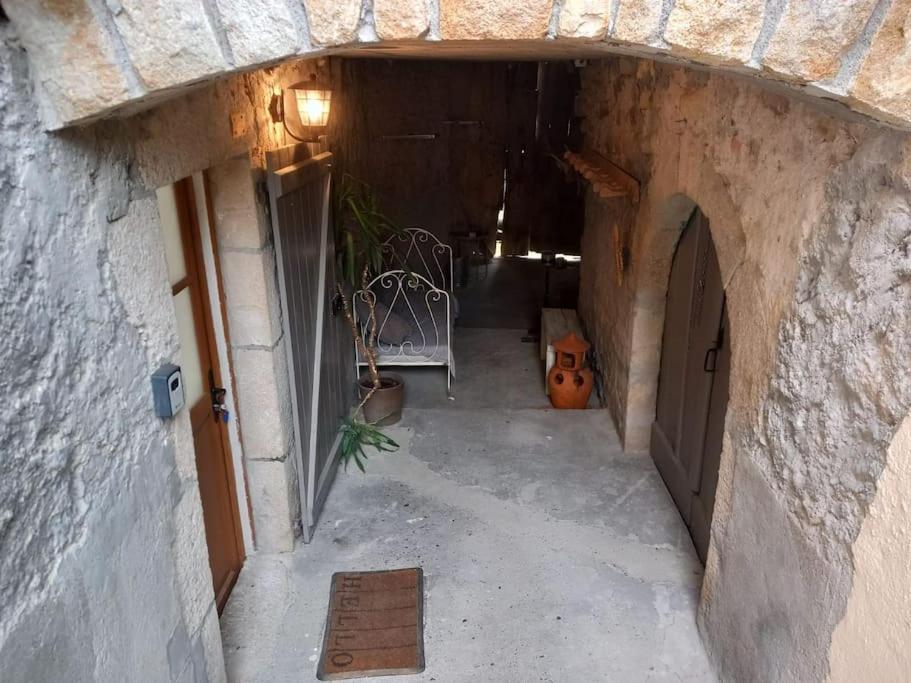 Joli Appartement Les Archers Montpeyroux (Puy-de-Dome) Exterior foto